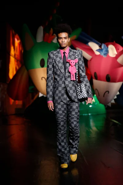 Look 10